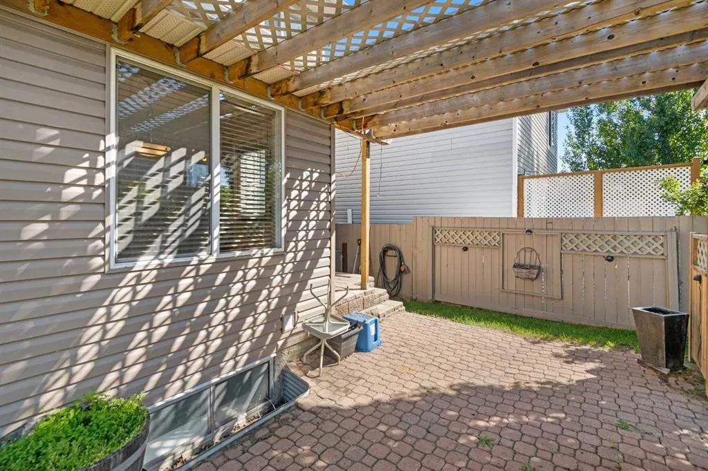 329 Bridleridge Way SW