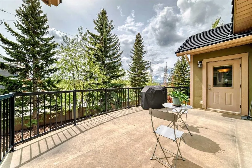 94 Aspen Ridge Way SW