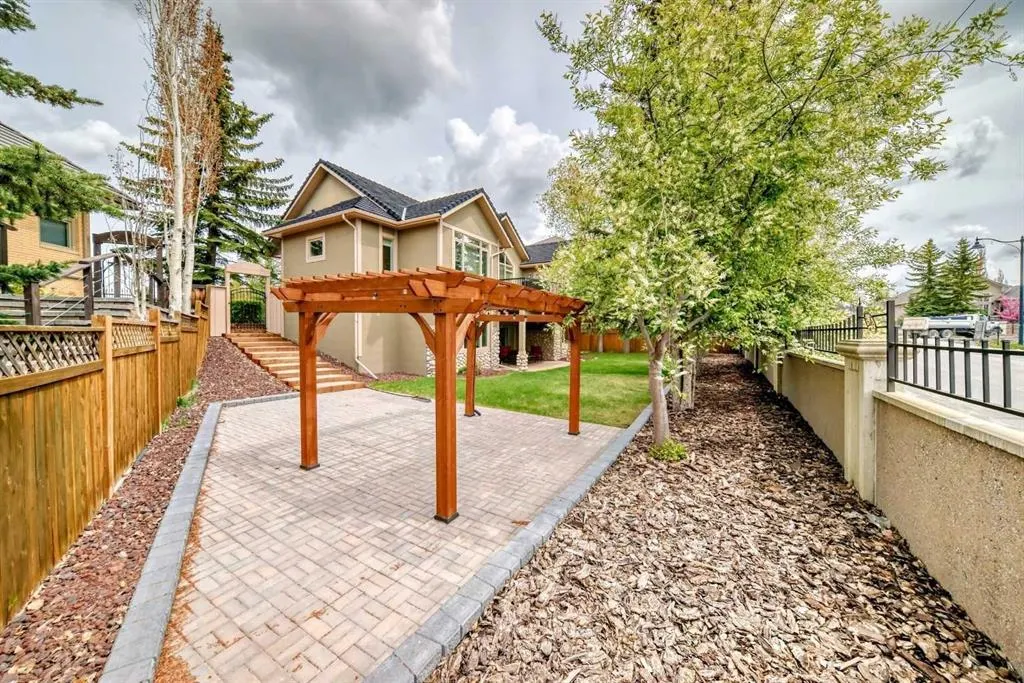 94 Aspen Ridge Way SW