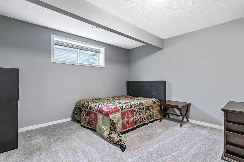 241 Copperpond Parade SE