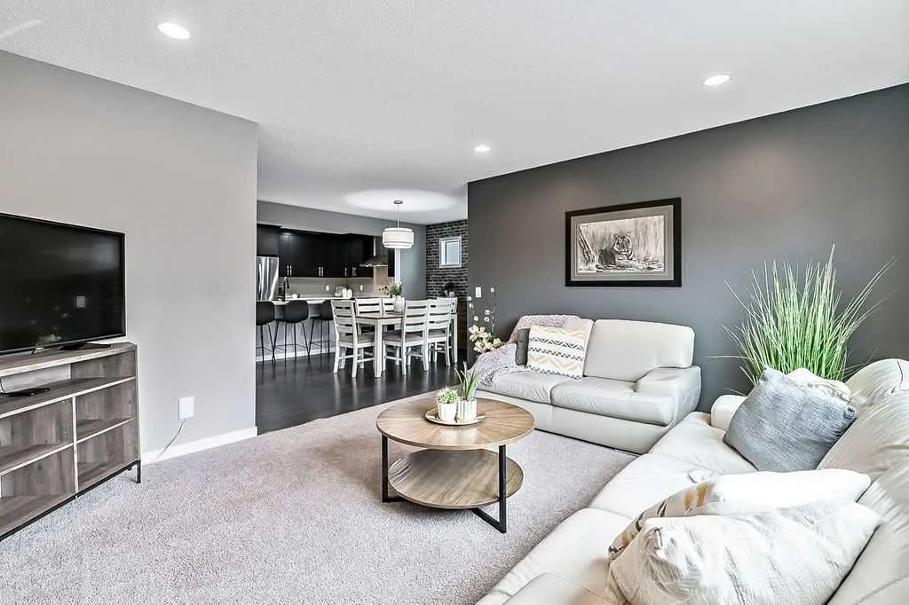 241 Copperpond Parade SE