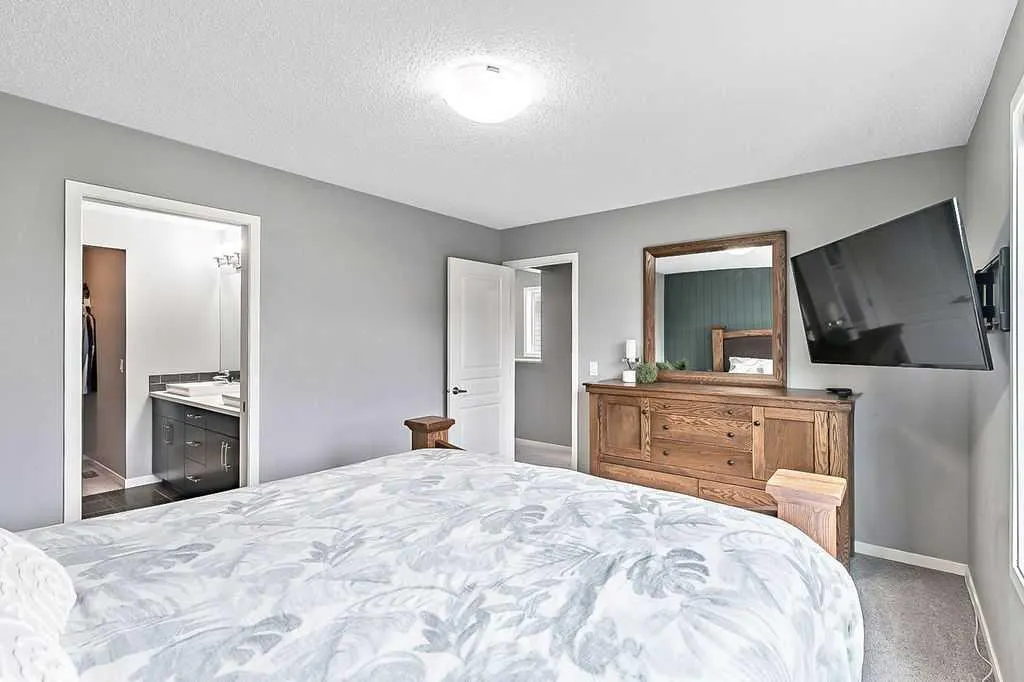 241 Copperpond Parade SE