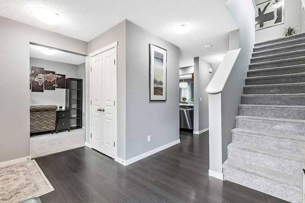 241 Copperpond Parade SE