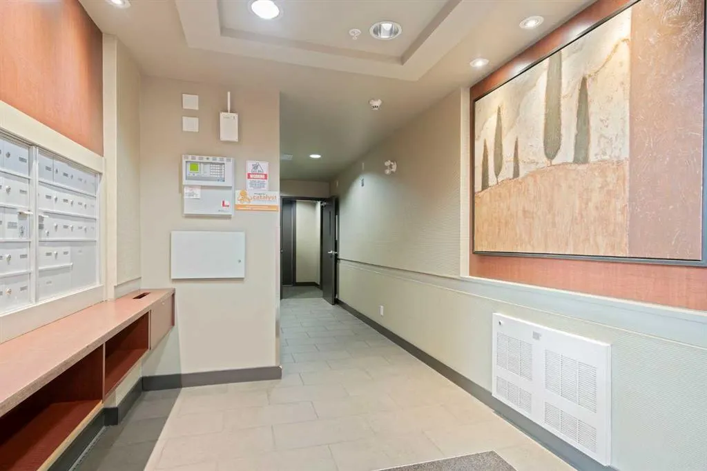 880 Centre Avenue NE, #301