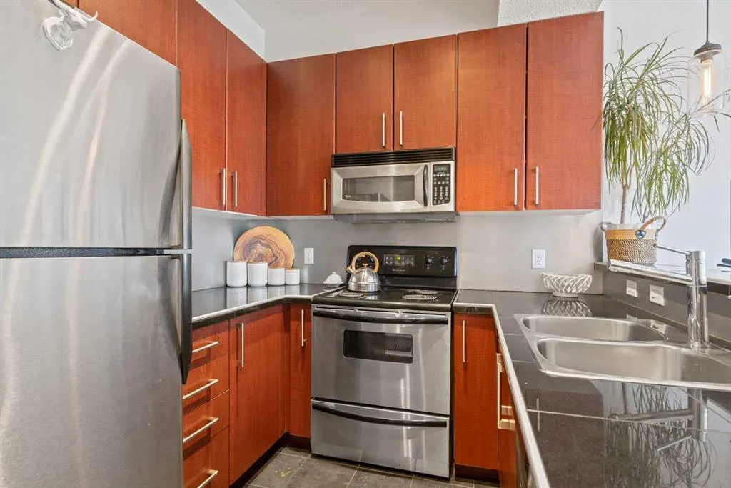 880 Centre Avenue NE, #301