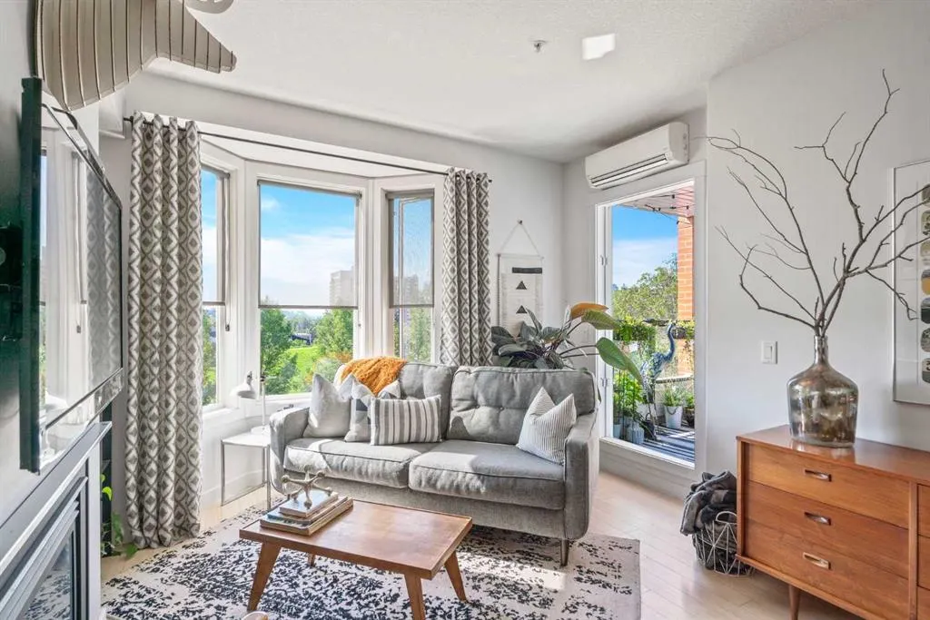 880 Centre Avenue NE, #301