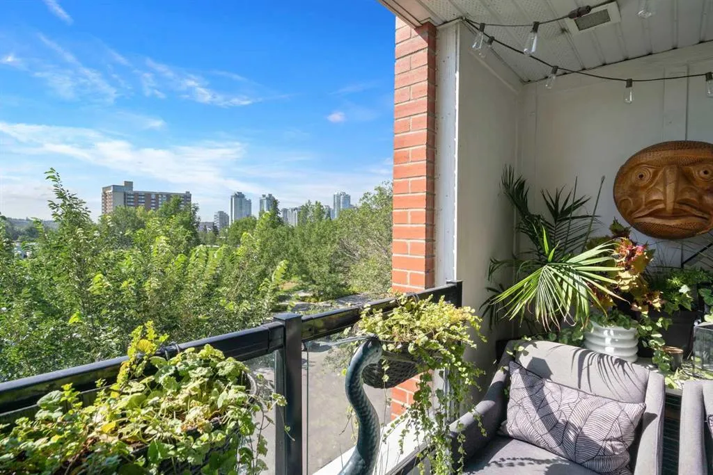 880 Centre Avenue NE, #301