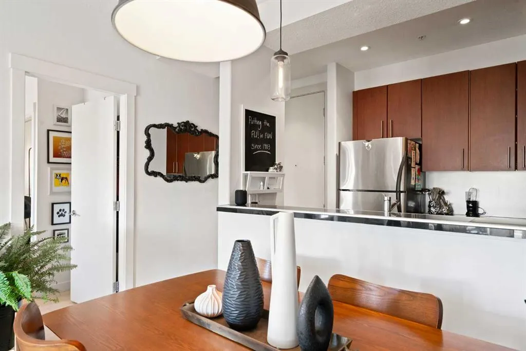 880 Centre Avenue NE, #301