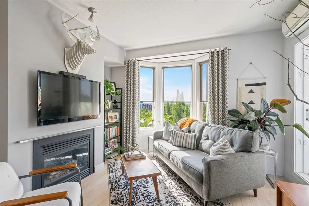 880 Centre Avenue NE, #301