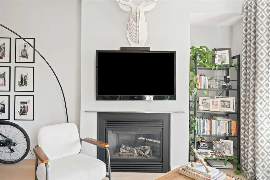 880 Centre Avenue NE, #301