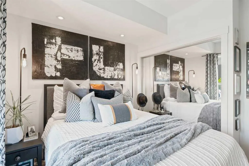 880 Centre Avenue NE, #301