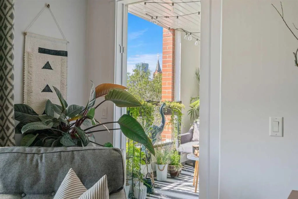 880 Centre Avenue NE, #301