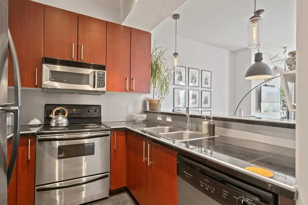 880 Centre Avenue NE, #301