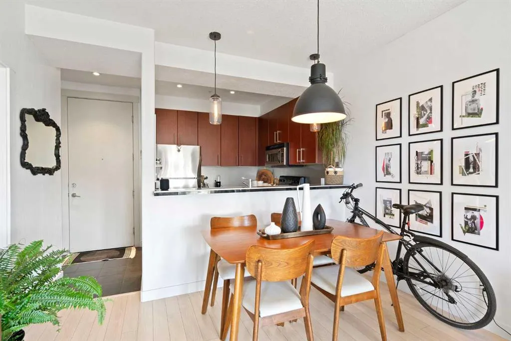 880 Centre Avenue NE, #301