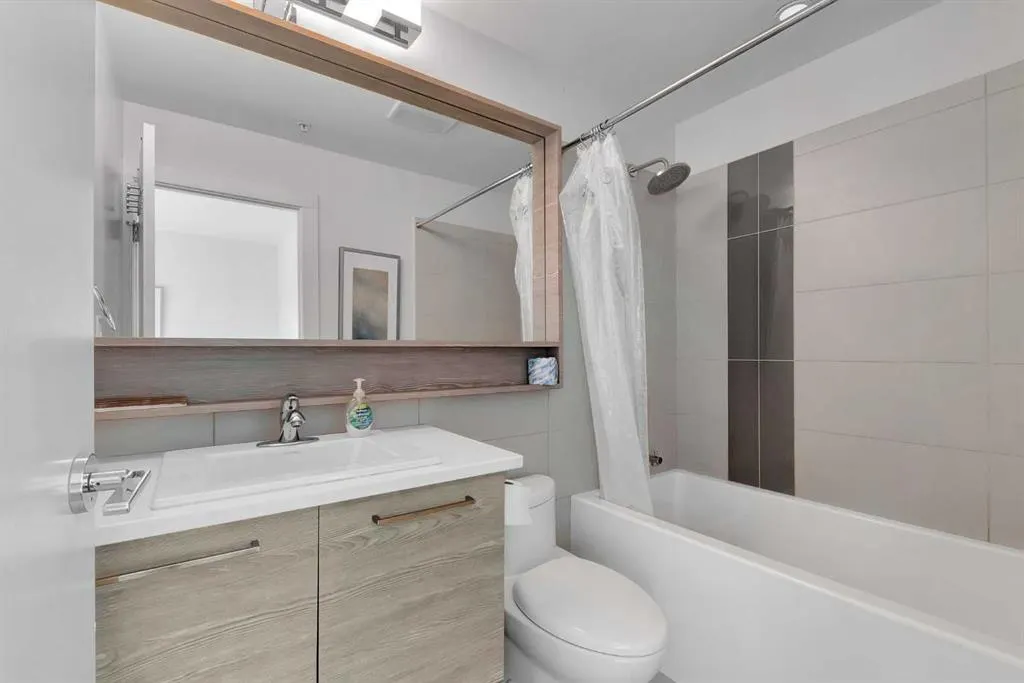 38 9 Street NE, #304