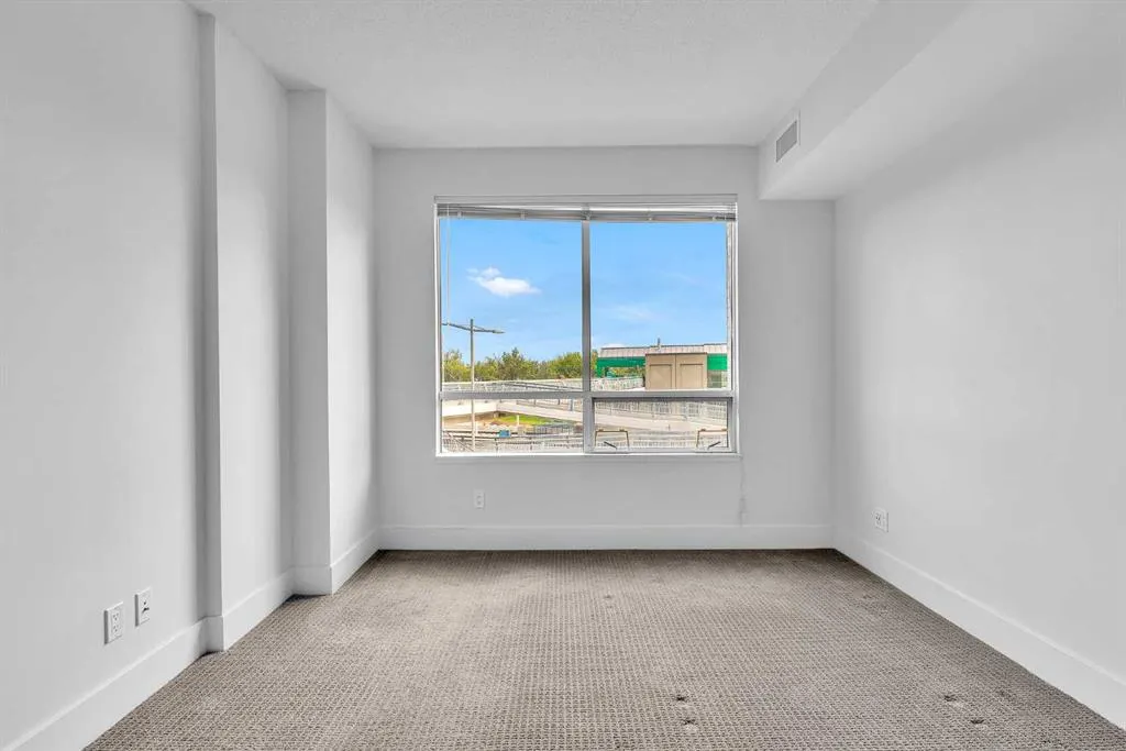 38 9 Street NE, #304