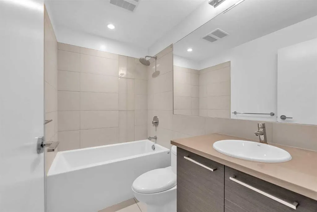 38 9 Street NE, #304