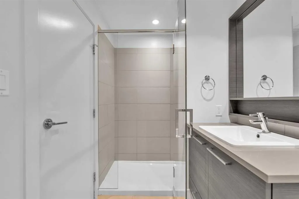38 9 Street NE, #304