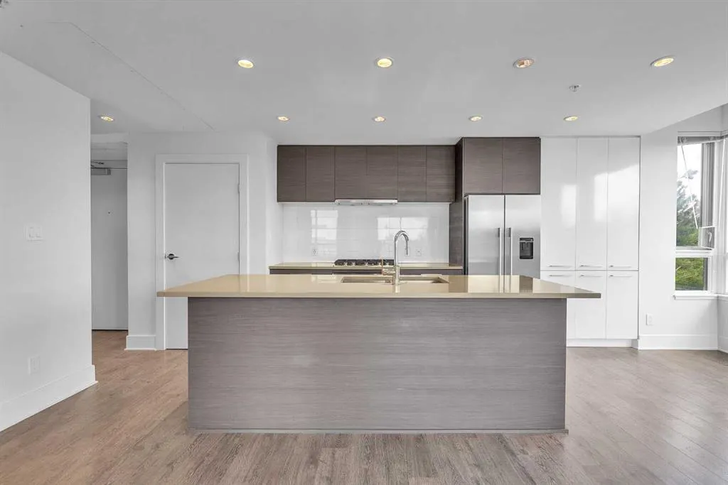 38 9 Street NE, #304