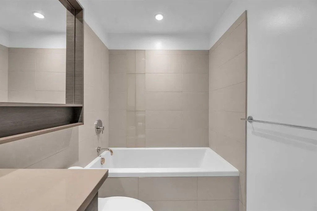 38 9 Street NE, #304