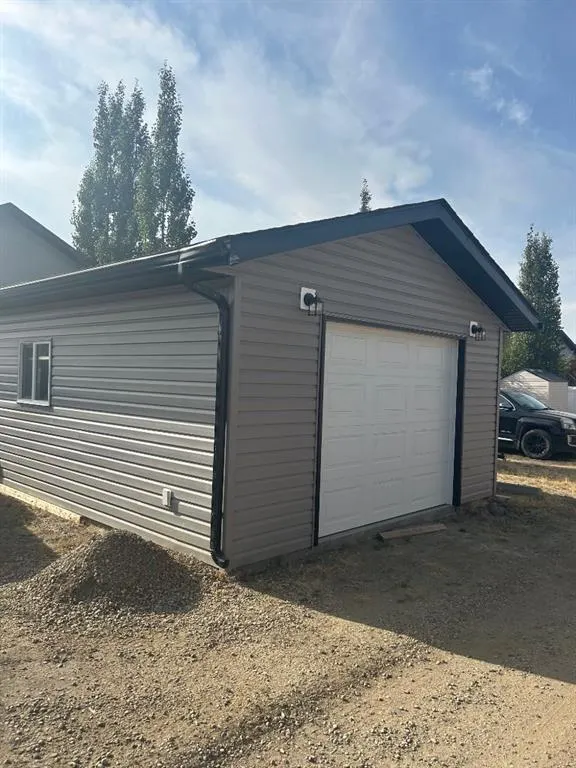144 Henderson Crescent