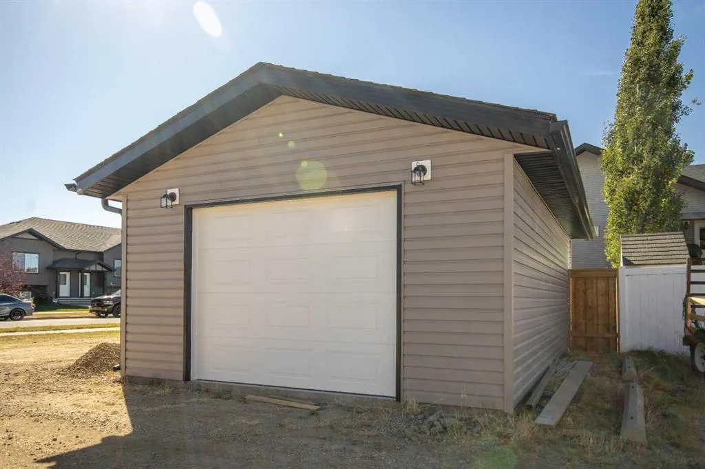144 Henderson Crescent