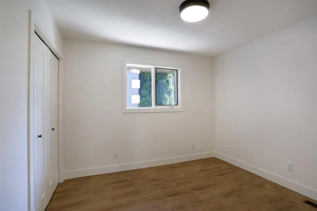 32 Fairview Close W