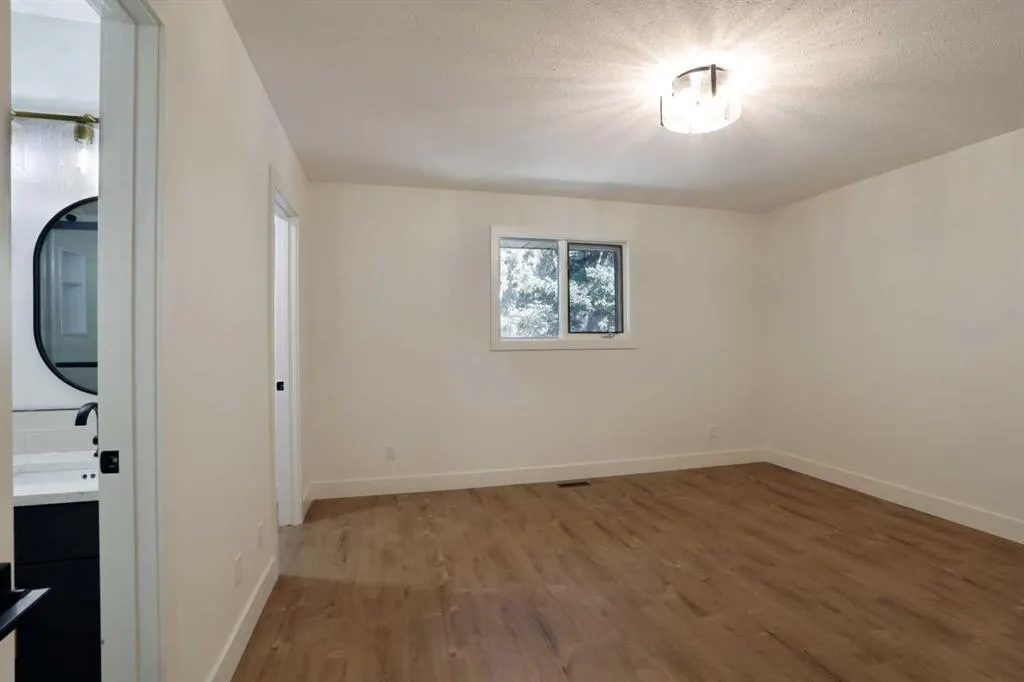 32 Fairview Close W