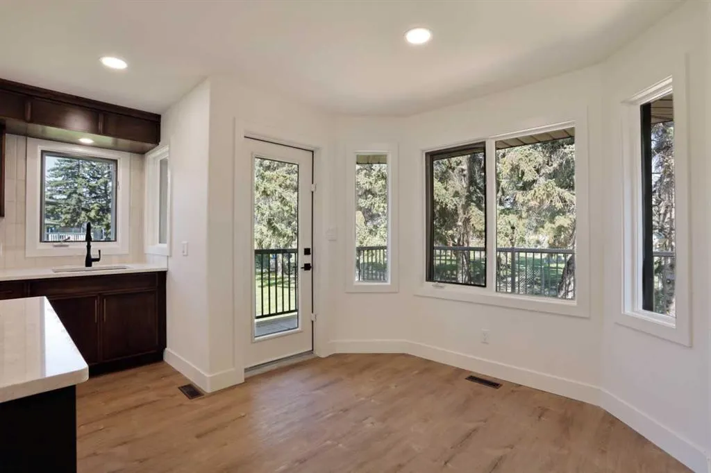 32 Fairview Close W