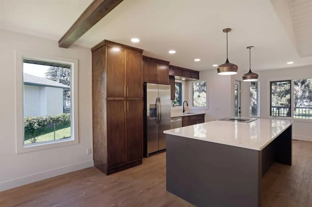 32 Fairview Close W