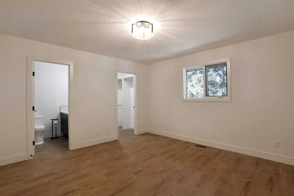 32 Fairview Close W