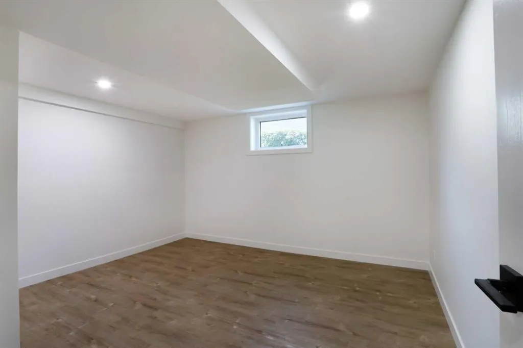 32 Fairview Close W