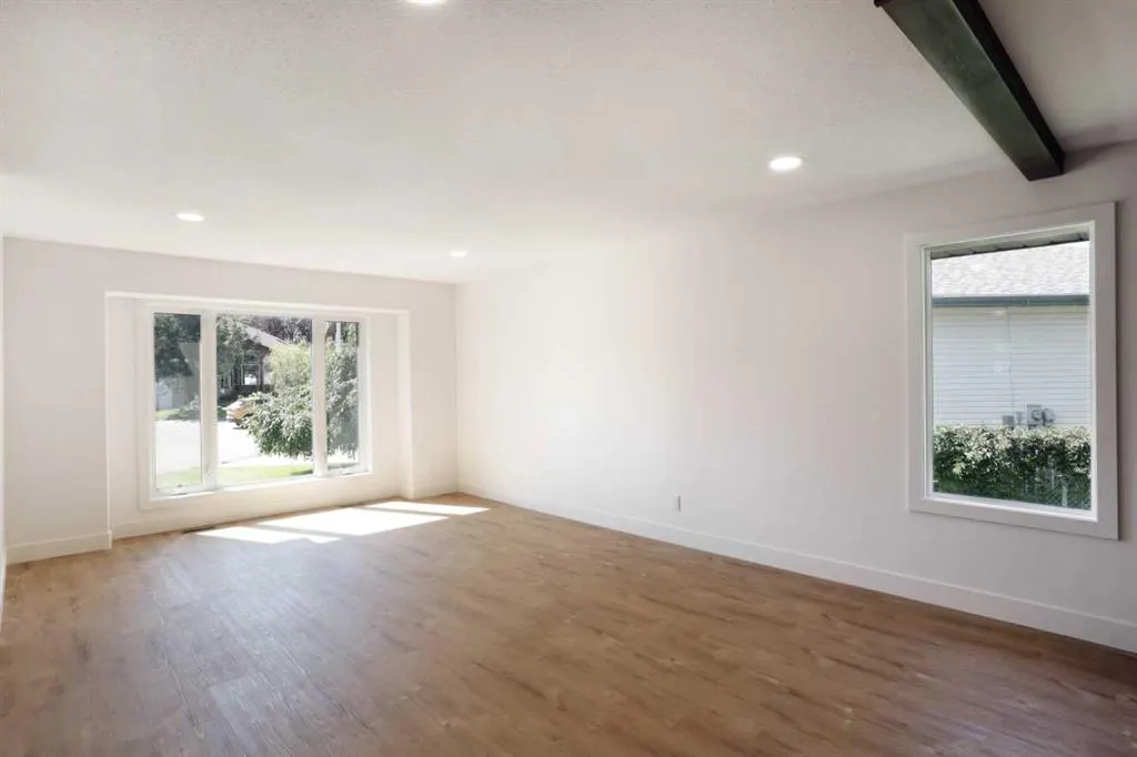 32 Fairview Close W