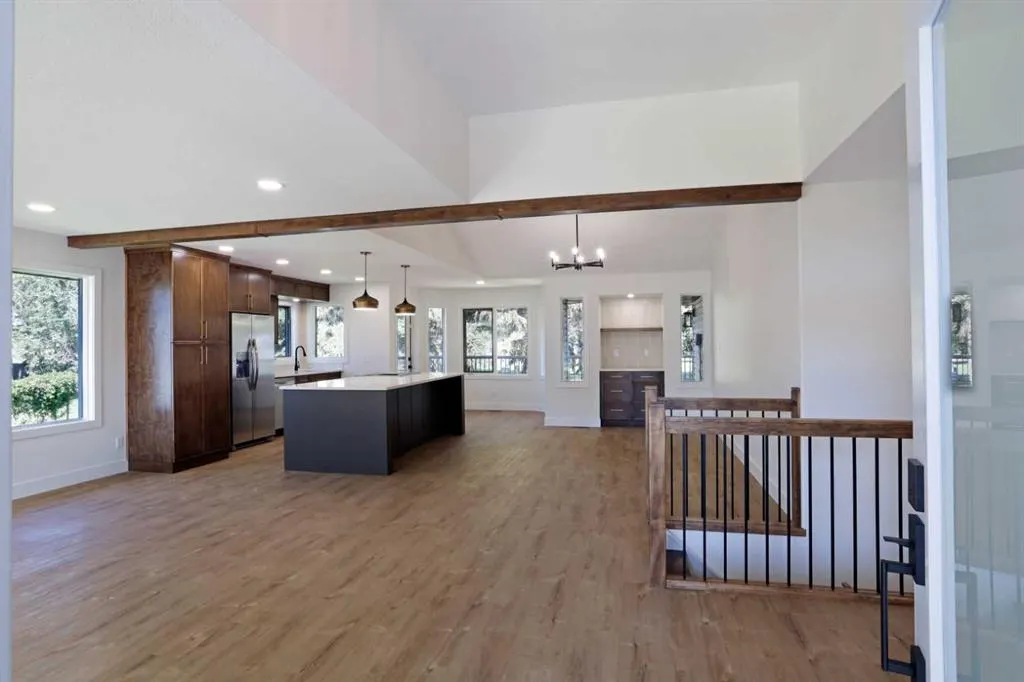 32 Fairview Close W