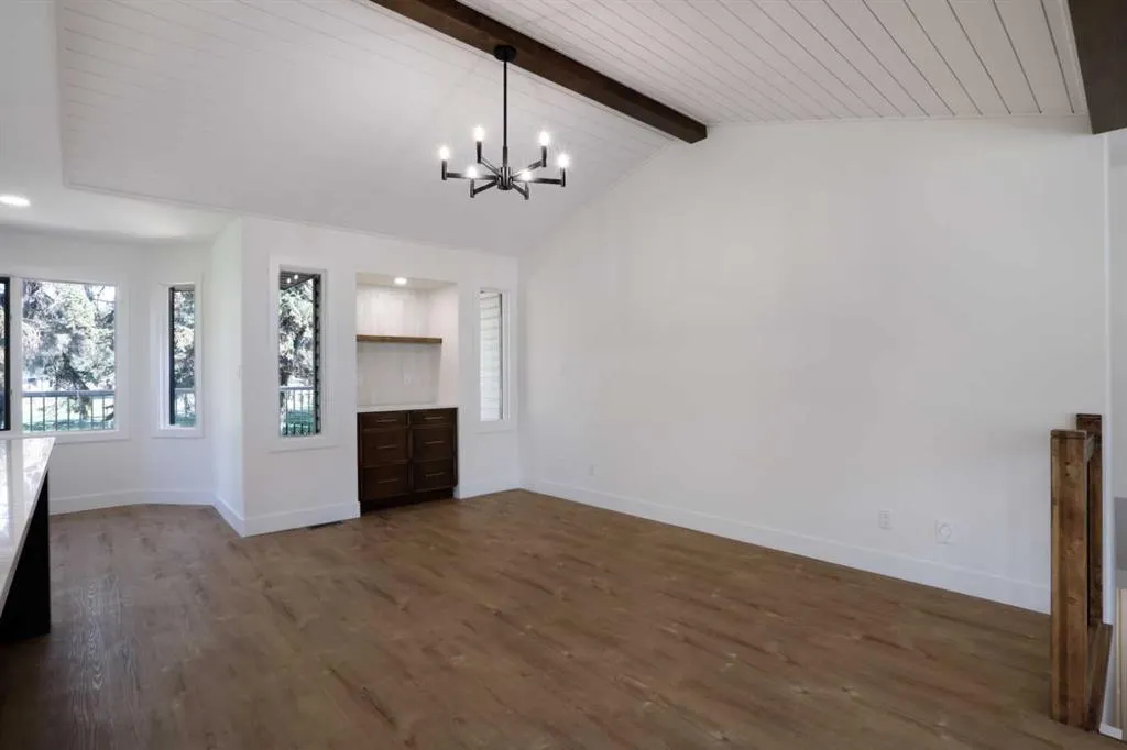 32 Fairview Close W