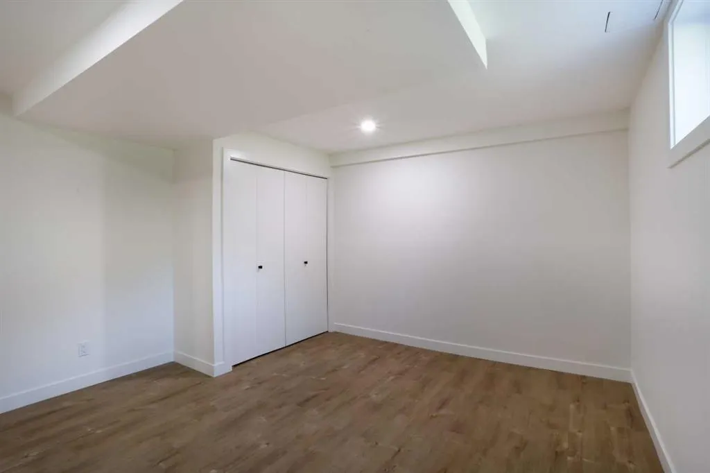 32 Fairview Close W