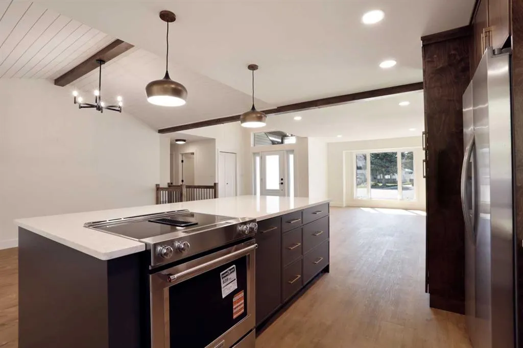 32 Fairview Close W