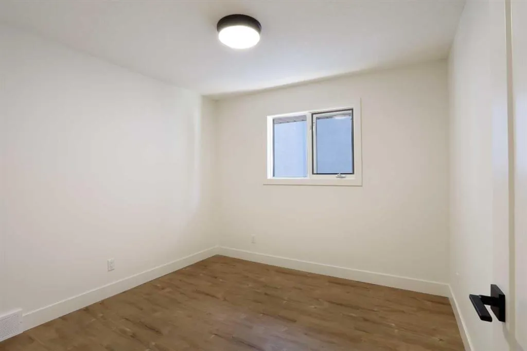 32 Fairview Close W