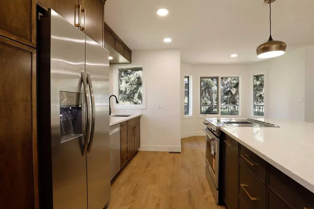 32 Fairview Close W