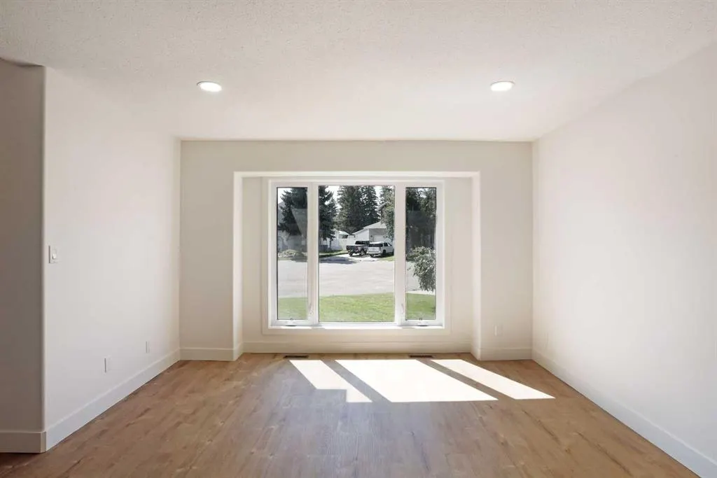 32 Fairview Close W