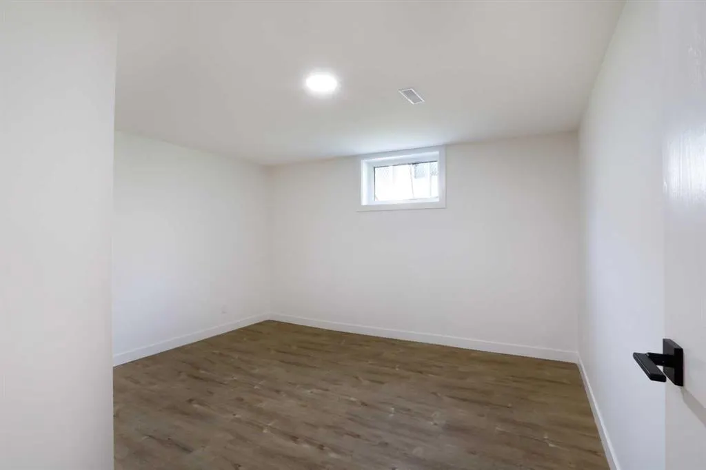 32 Fairview Close W