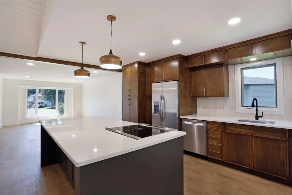 32 Fairview Close W