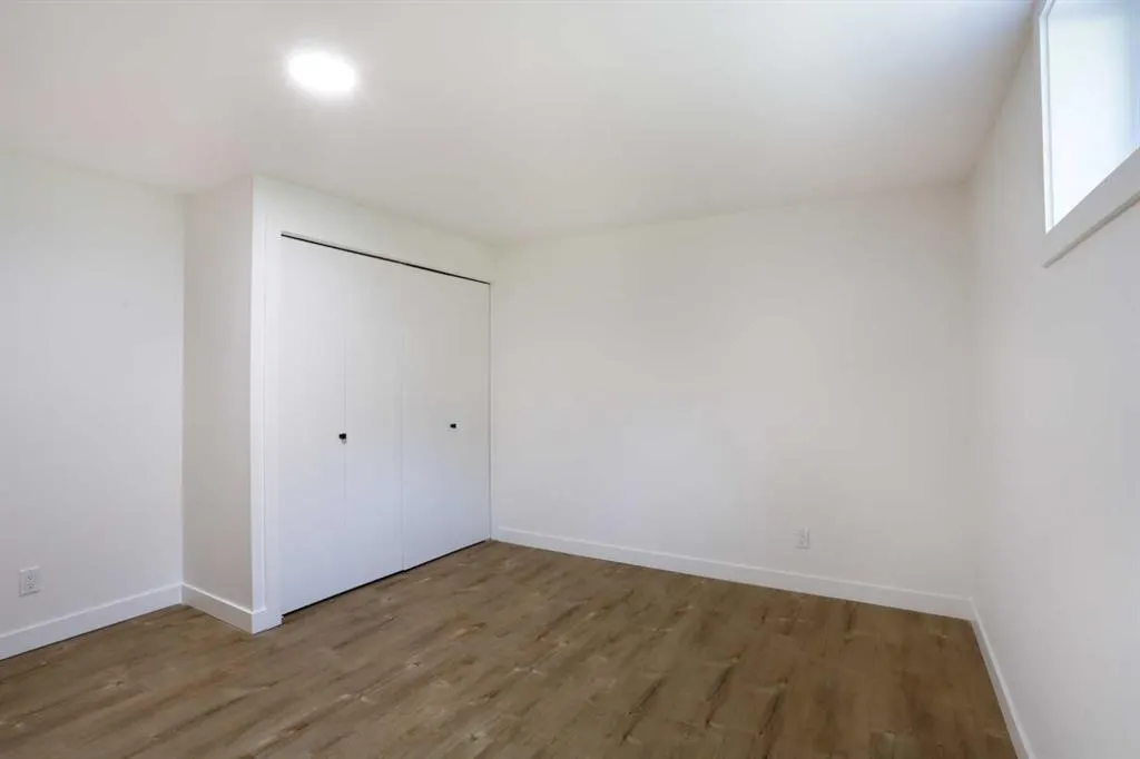 32 Fairview Close W