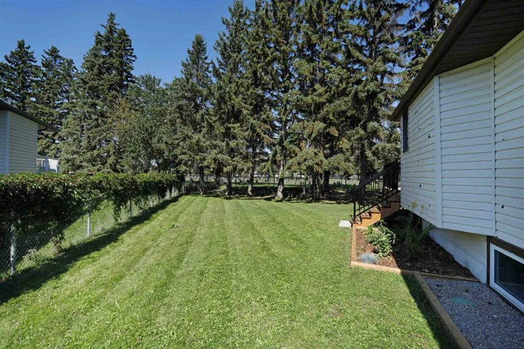 32 Fairview Close W