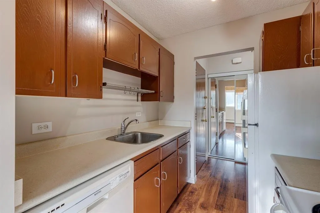 1502 21 Avenue SW, #202