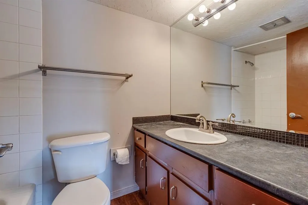 1502 21 Avenue SW, #202