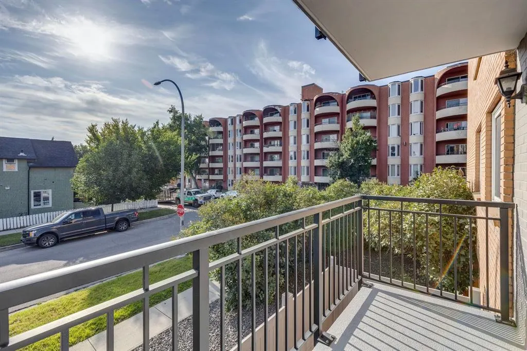 1502 21 Avenue SW, #202