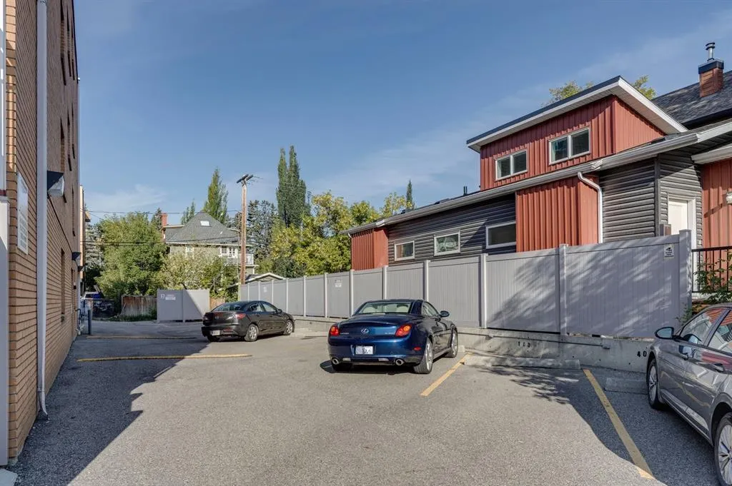 1502 21 Avenue SW, #202