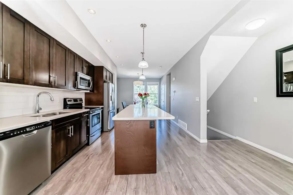 280 Williamstown Close NW, #506