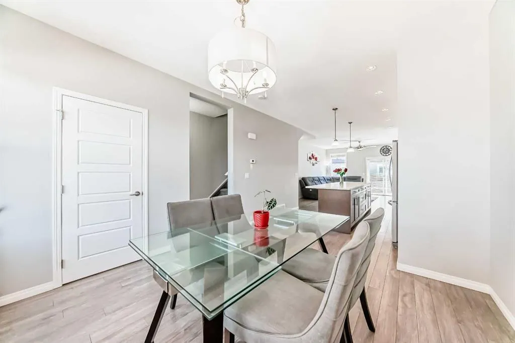 280 Williamstown Close NW, #506